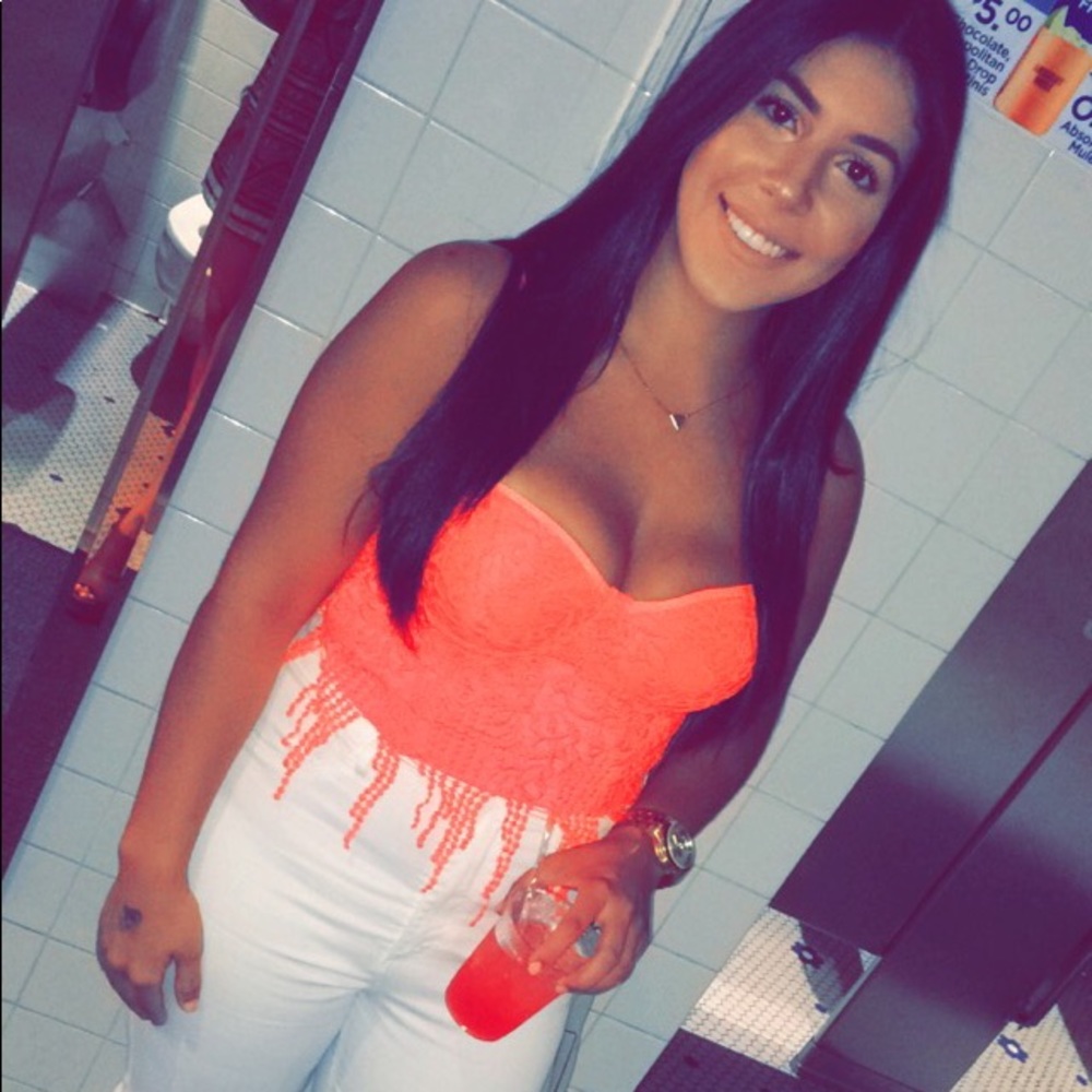 Crop top - Picture 2 of 3